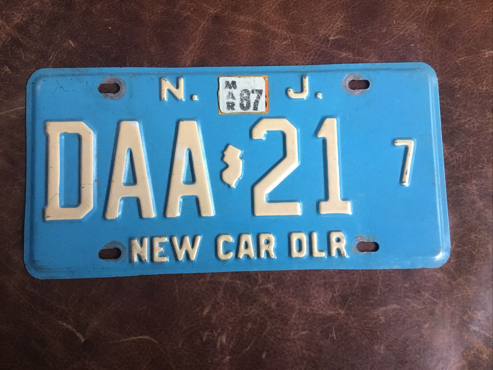 1987 NEW JERSEY NEW CAR DEALER LICENSE PLATE. Vintage Tag #DAA 21 7. Heavy